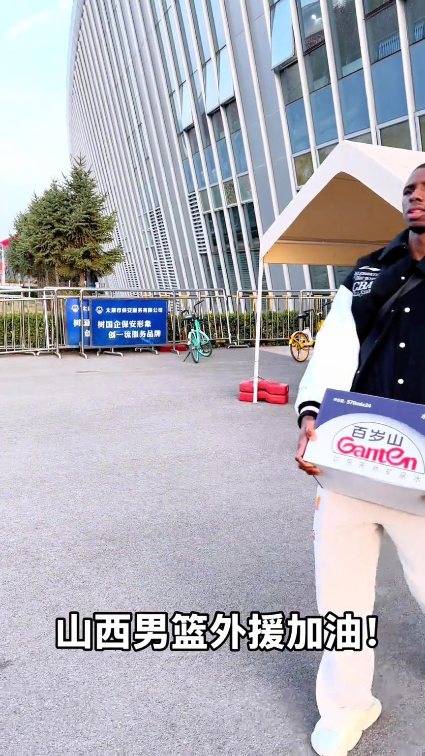 不是！你們山西外援合同還包括搬水的？